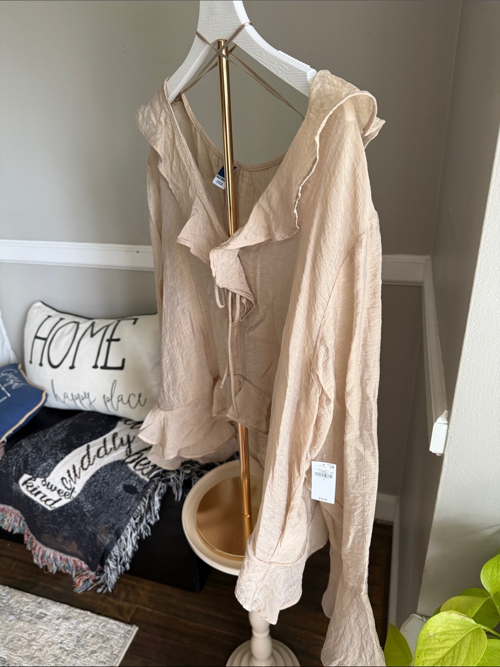 Old Navy Beige Ruffle Tie-Front Blouse - Picture 4 of 8